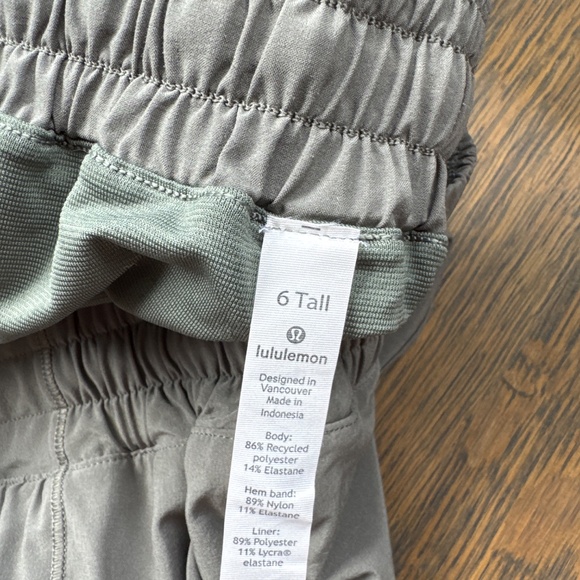 Lululemon Women’s Hotty Hot Low-Rise Lined Shorts — Bundle of 4 - Picture 4 of 6